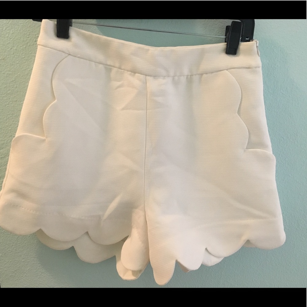 Scallop hem shorts